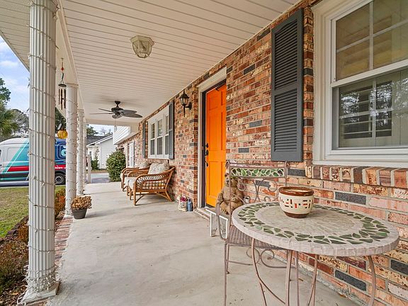 3rd image of 408 Rosemary St.