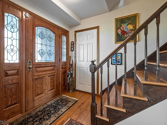 3rd image of 10 Woodmere Rd