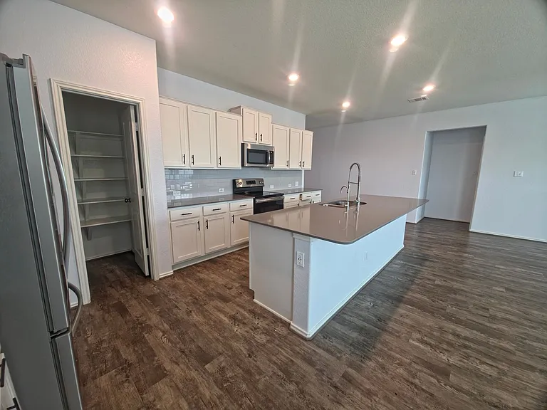 746 Carol Dr — Photo 7