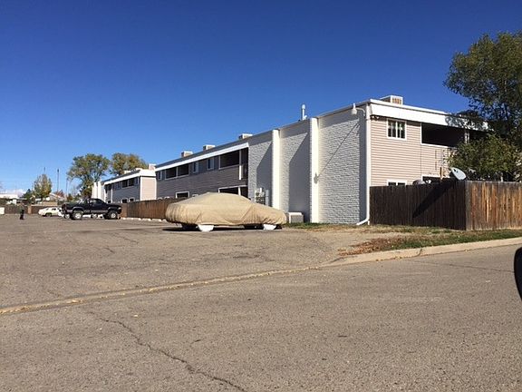 Parking area, lots of parking space