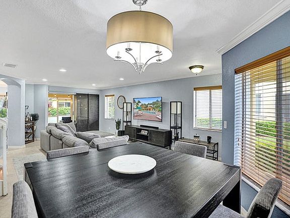3rd image of 1715 Arezzo Cir