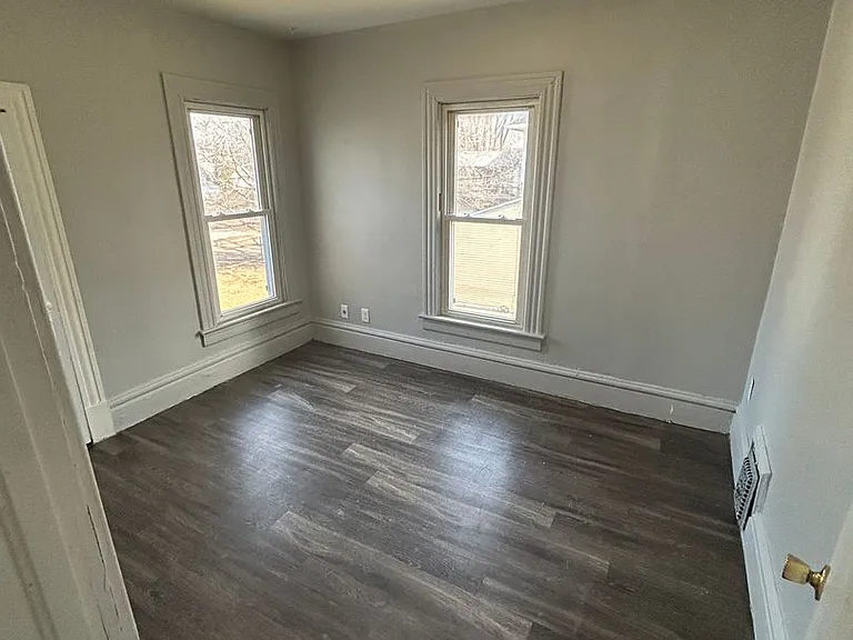 1003 Grant Ave — Photo 4