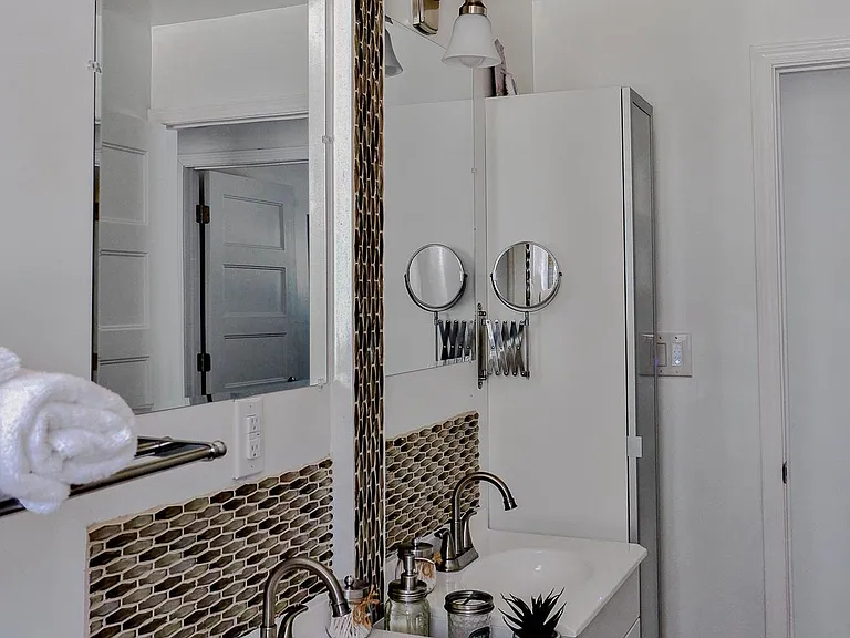 844 Adams St — Photo 12