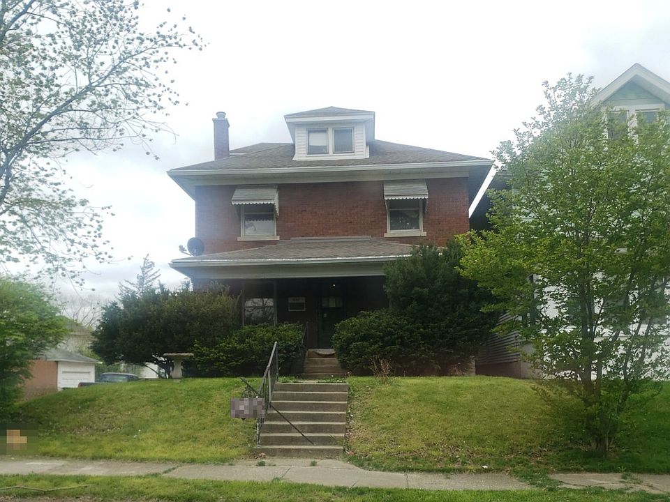 1st image of 667 Bowen St