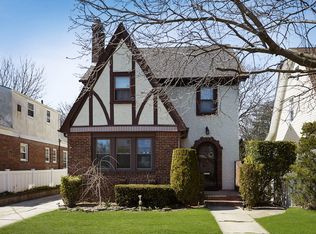 272 Plainfield Ave, Floral Park, NY 11001