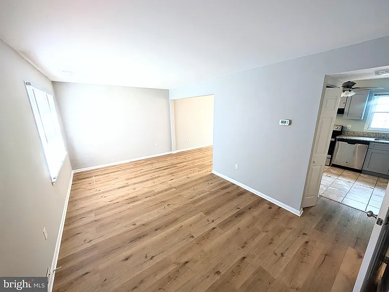4164 Hamlin Ct — Photo 3