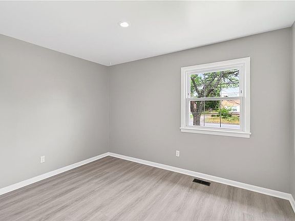 3rd image of 710 S Fallon Ct