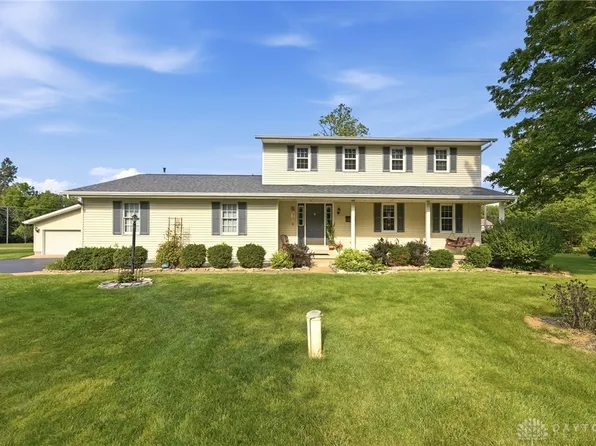 1667 Bending Tree Dr, New Carlisle, OH 45344
