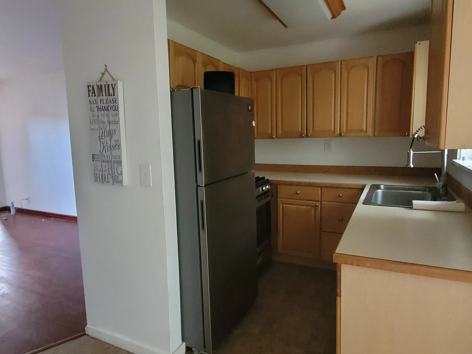 2411 Cordova St — Photo 4