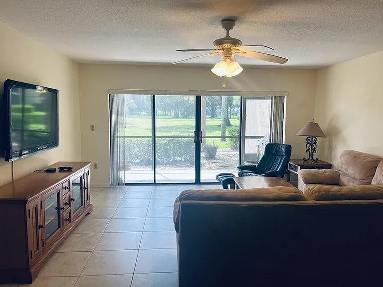 9440 Meadowood Dr #102 — Photo 5