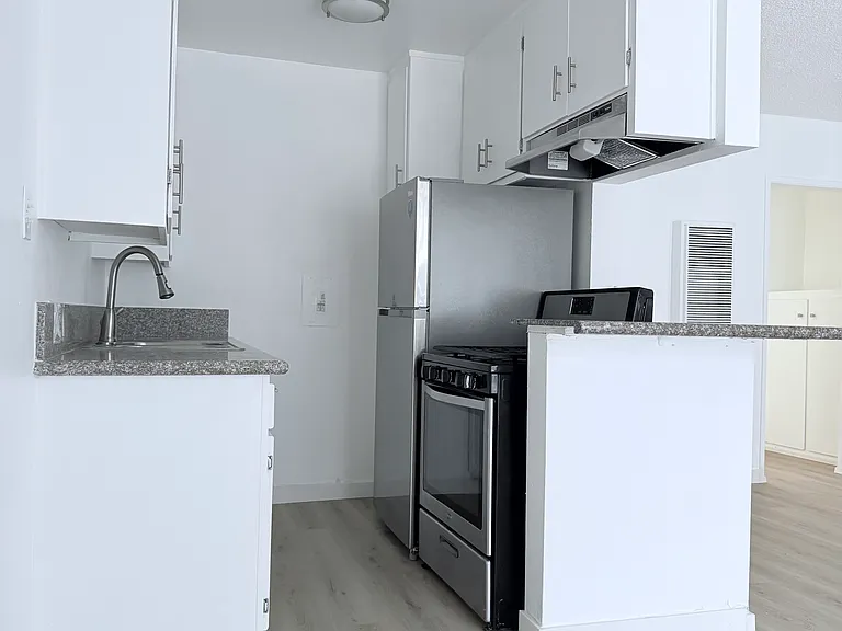 12730 Pacific Ave #6 — Photo 7
