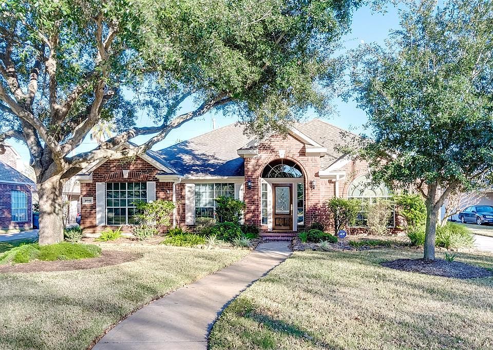 Welcome Home! Beautiful elevation, acme brick all around, lots of light and much more!