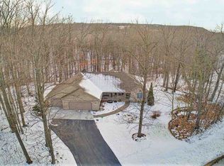6146 Baywood Ct, Luxemburg, WI 54217