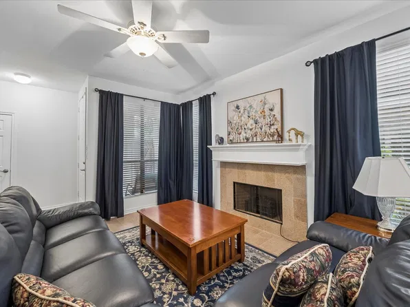 1881 Bering Dr APT 37, Houston, TX 77057
