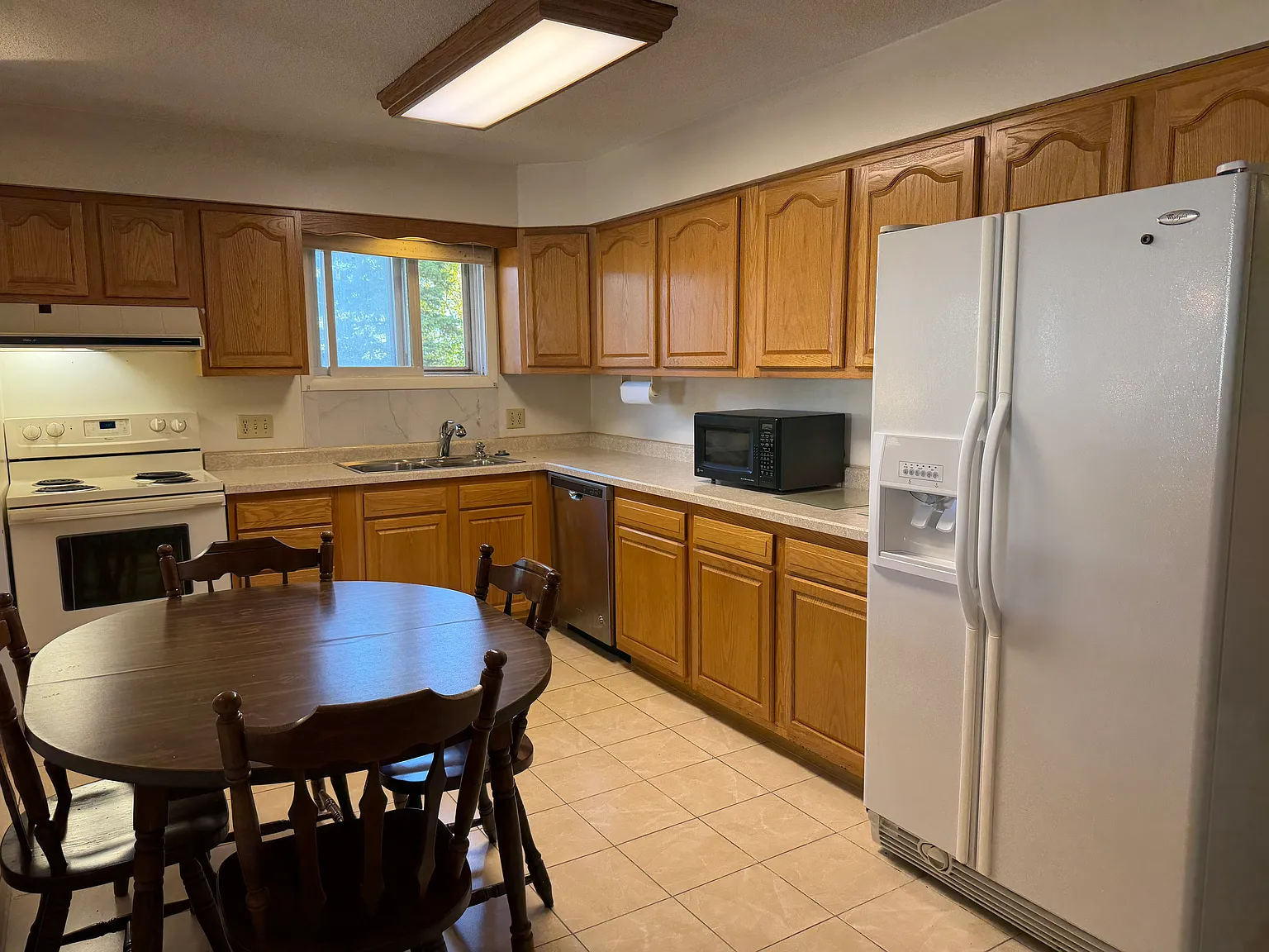 3 bed, 1.5 bath, 1360 sqft, $1,500 — Photo 4