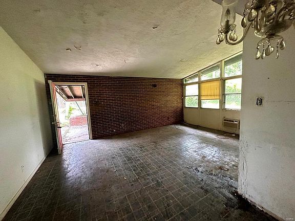 5th image of 6802 Friarwood Dr