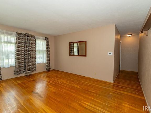 5th image of 18397 Chaucer Ln