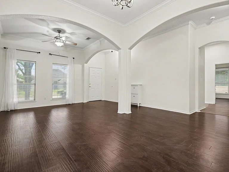 1707 Briarhollow Dr — Photo 9