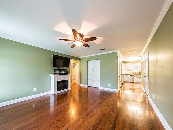 5th image of 621 S Gray Ave
