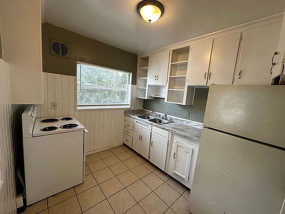 4th image of 2620 41st Ave N #3B-1BA