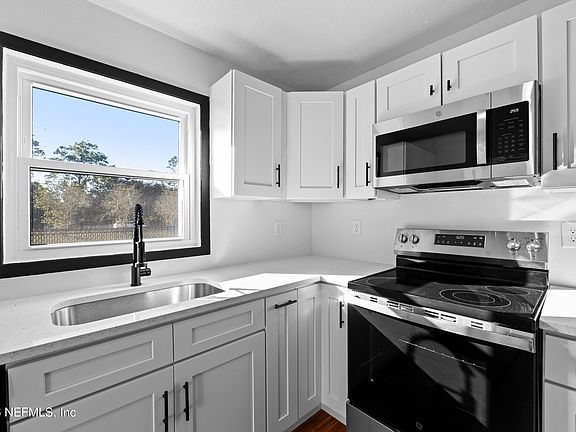 5th image of 2389 Hilly Rd