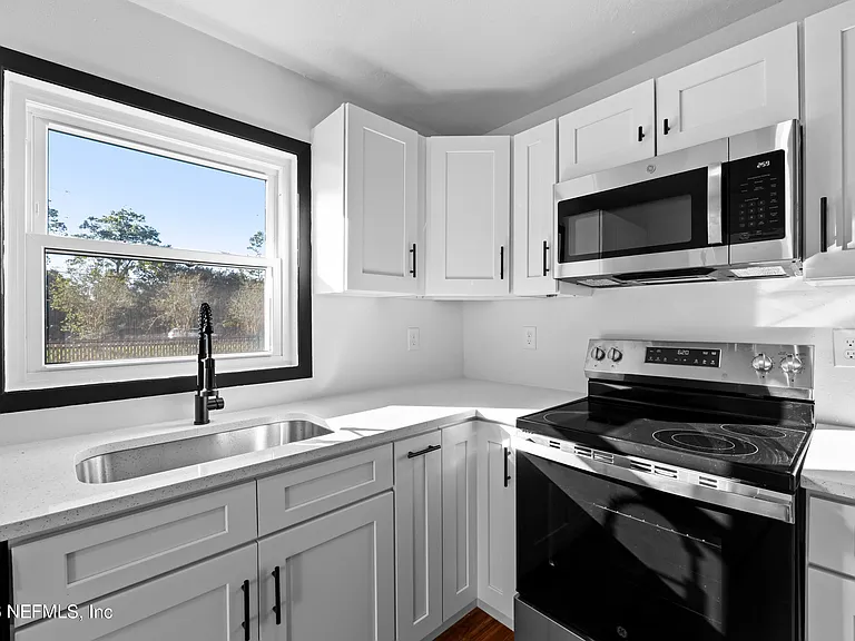 2389 Hilly Rd — Photo 5