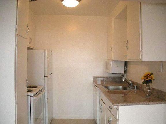 4th image of 4521 17th St APT 4