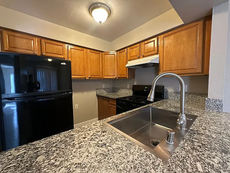 1467 Hialeah Dr #D — Photo 8