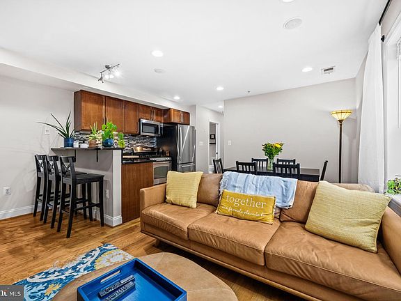 5th image of 617 Jefferson St NW APT 204