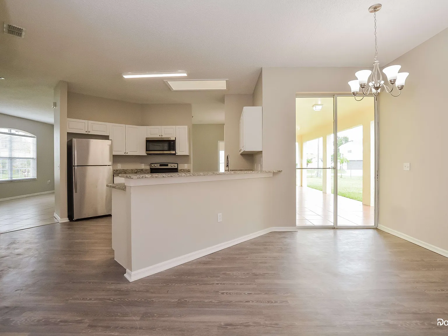 3 bed, 2.0 bath, 1876 sqft, $1,805 — Photo 4