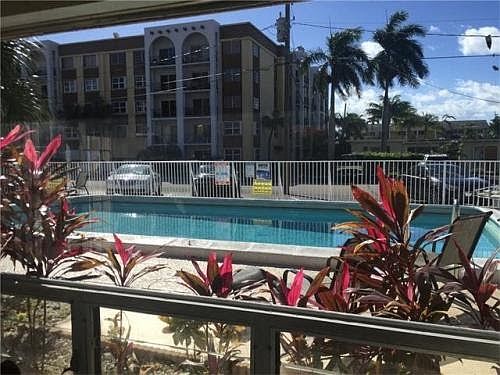 1st image of 412 Sunset Dr #7