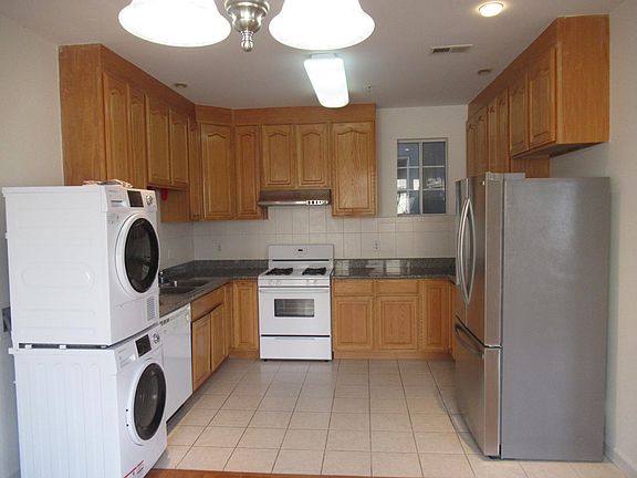 4th image of 81-83 Beaumont Ave