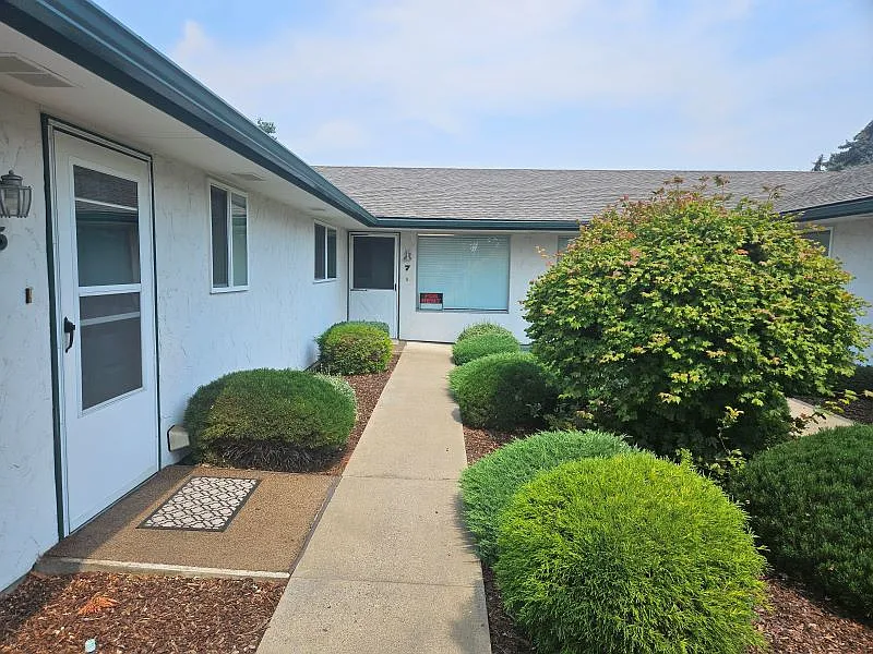 2 bed, 1000 sqft, $1,500 — Photo 2