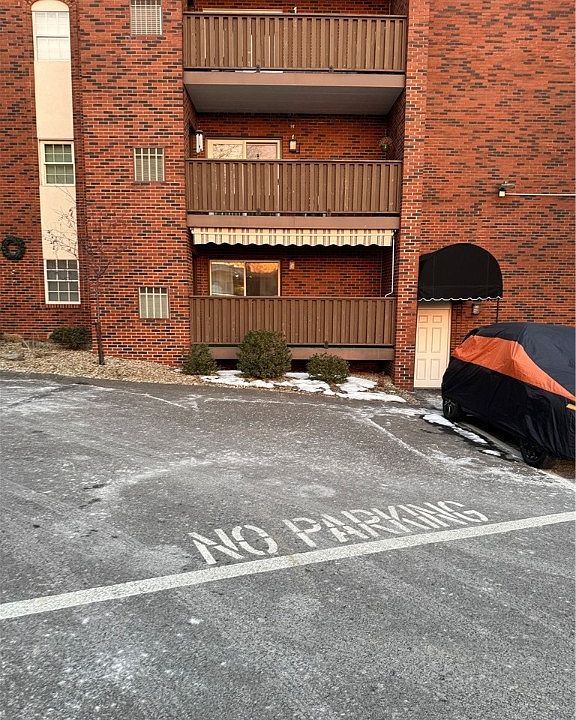 1st image of 101 Woodstone Ln APT 8