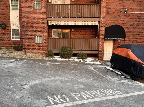 101 Woodstone Ln APT 8, New Kensington, PA 15068