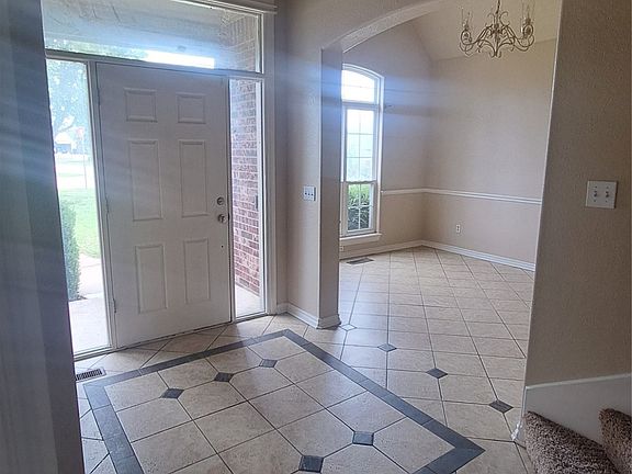 2nd image of 4200 N Oak Ave