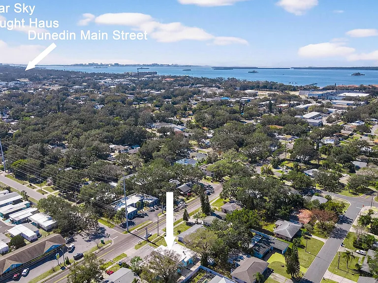 Walk or easy bike ride to Main Street Dunedin