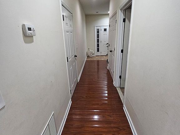 3rd image of 128 Astoria Pl #B