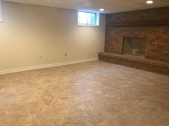 Finished basement w/fireplace. Great work place, dad pad, o