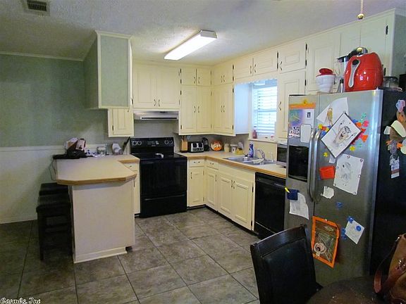 3rd image of 501 W Lincoln Ave