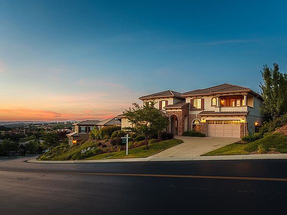 4th image of 1045 Terracina Dr