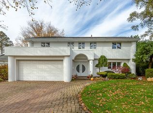 4 Randy Ln, Plainview, NY 11803