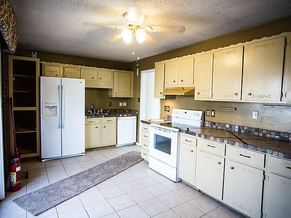 3rd image of 6617 Shrewsbury Dr