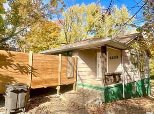 1212 W Schwartz St, Carbondale, IL 62901