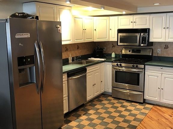 2nd image of 120 Orchard St Frnt A