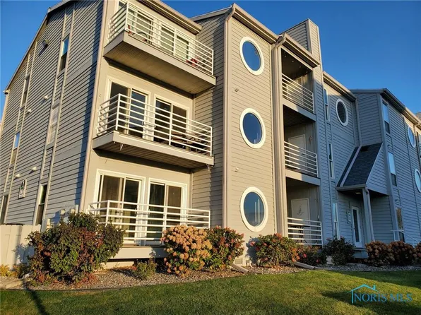 366 Clinton Reef Dr, Port Clinton, OH 43452