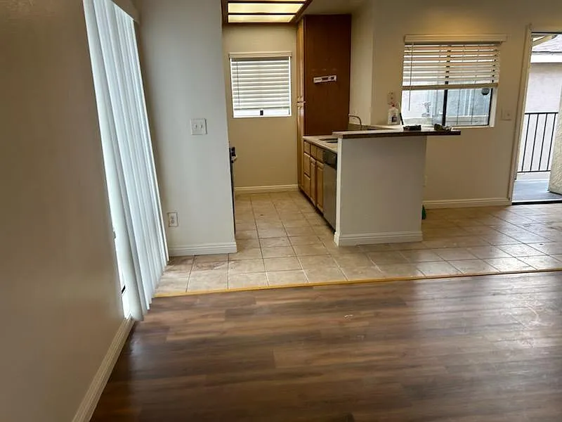 2 bed, 900 sqft, $2,100 — Photo 2
