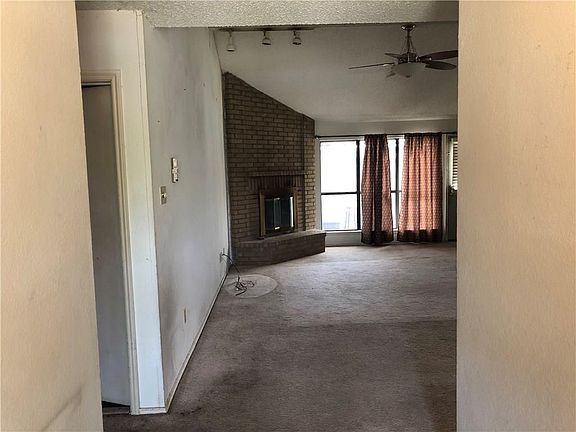 3rd image of 2533 Independence Dr