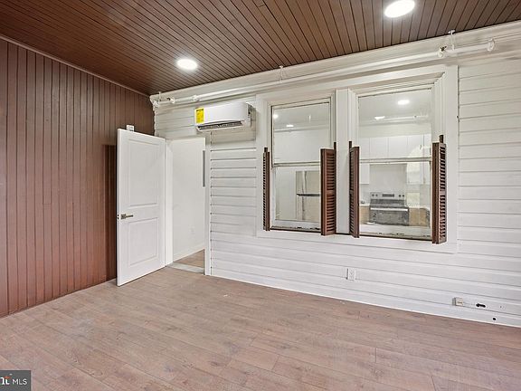 5th image of 6012 Ridge Ave #7