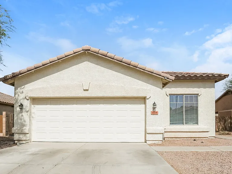 7805 S 68th Dr — Photo 1